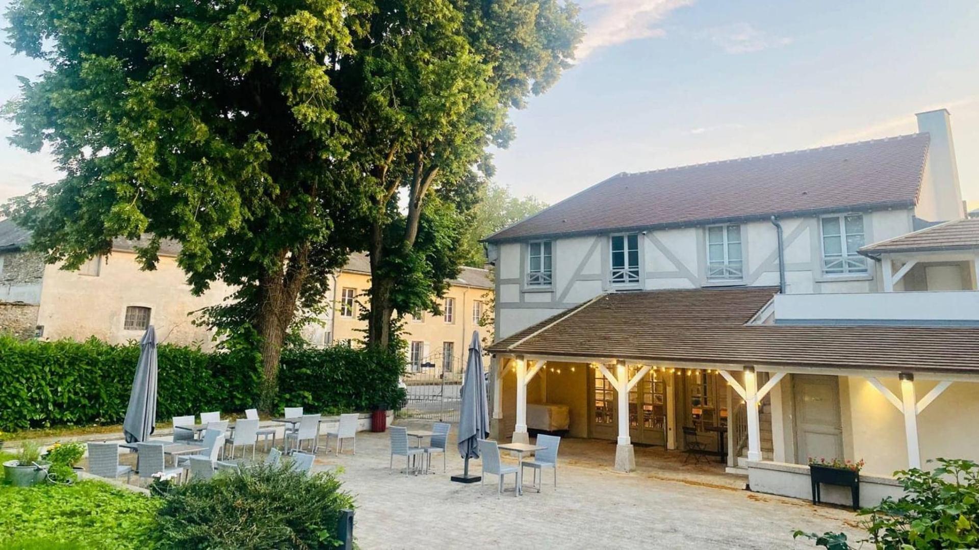 Hotel Du Cheval Blanc - Paris Marne La Vallee Disneyland Paris Exterior foto